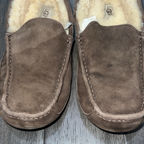 Mens Ugg Australia suede loafers/slippers - Picture 2 of 12